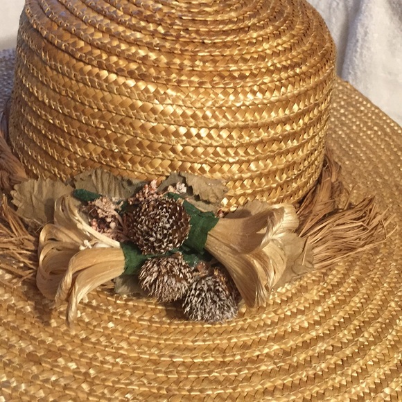 The Summer straw hat in great condition - Picture 8 of 13